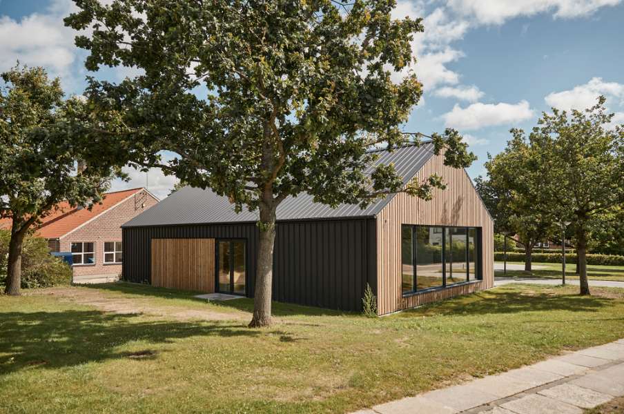 Tilbygning i stål og træ skaber ekstra plads til ”udlån” på Risskov Bibliotek, Risskov Bibliotek - Fortebakken 1, 8240 Risskov